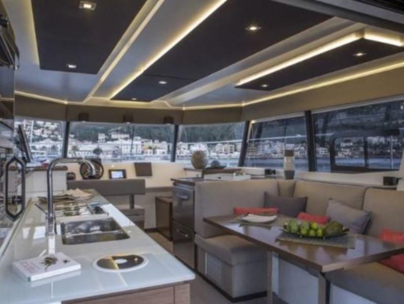 Book yachts online - powercatamaran - MY 37- 4. cab. - Kalea - rent
