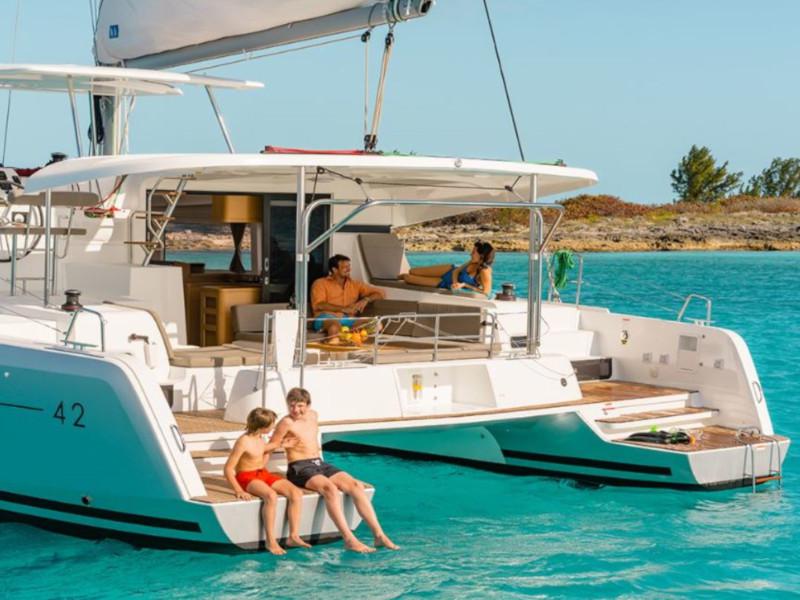 Book yachts online - catamaran - Lagoon 42 (3+2 cab.) - Nuria - rent