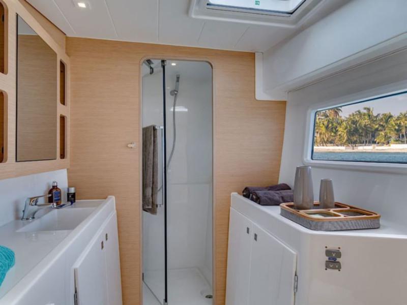 Book yachts online - catamaran - Lagoon 42 (3+2 cab.) - Nuria - rent