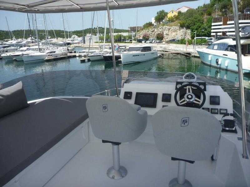 Book yachts online - powercatamaran - MY 37- 3 cab. - Mon Ami - rent