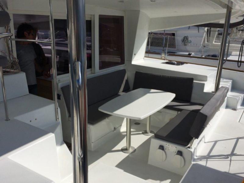 Book yachts online - catamaran - Lagoon 400 (4+2 cab.) - Cool Cat - rent