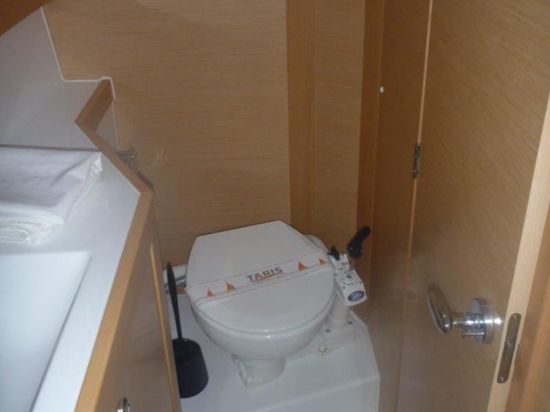 Book yachts online - catamaran - Lagoon 39 - Bumblebee - rent