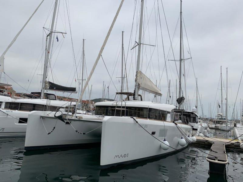 Book yachts online - catamaran - Lagoon 39 - Bumblebee - rent