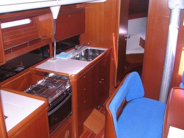 Book yachts online - sailboat - Grand Soleil 43 - Blue Bite - rent