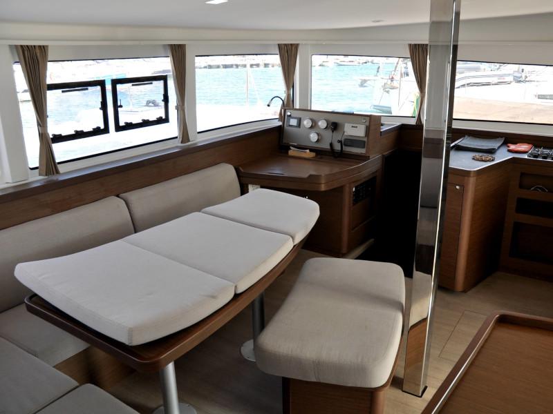 Book yachts online - catamaran - Lagoon 42 - Leucotea - rent