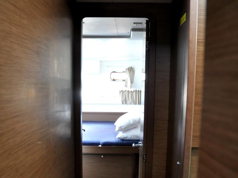 Book yachts online - catamaran - Lagoon 42 - Leucotea - rent