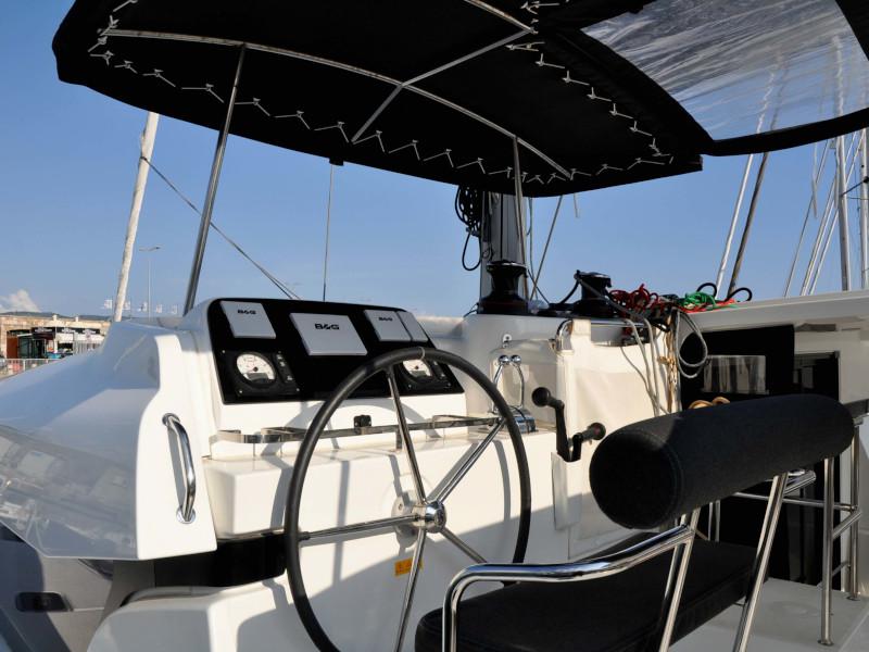 Book yachts online - catamaran - Lagoon 42 - Leucotea - rent