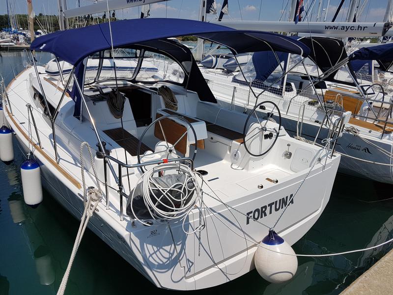 Book yachts online - sailboat - Dufour 382 Grand Large - Fortuna - rent