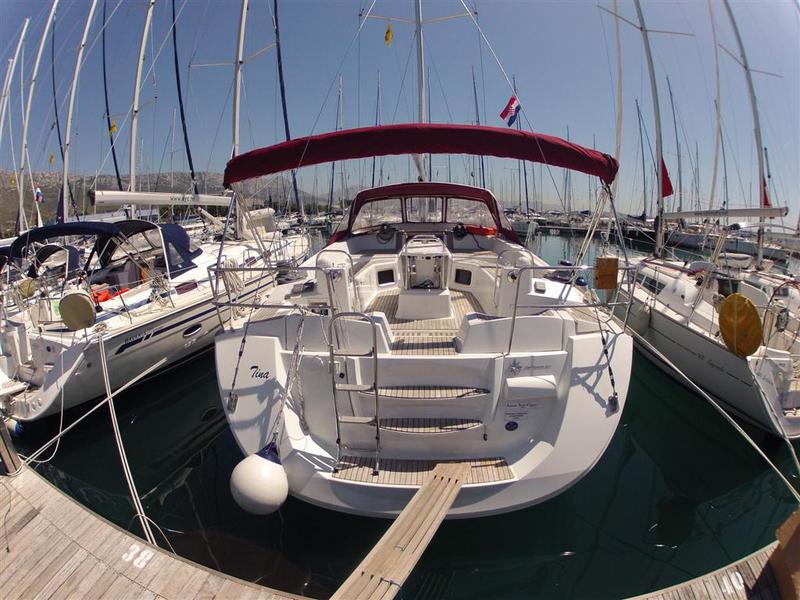 Book yachts online - sailboat - Jeanneau 53 - Tina - rent