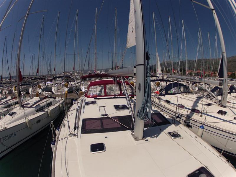 Book yachts online - sailboat - Jeanneau 53 - Tina - rent