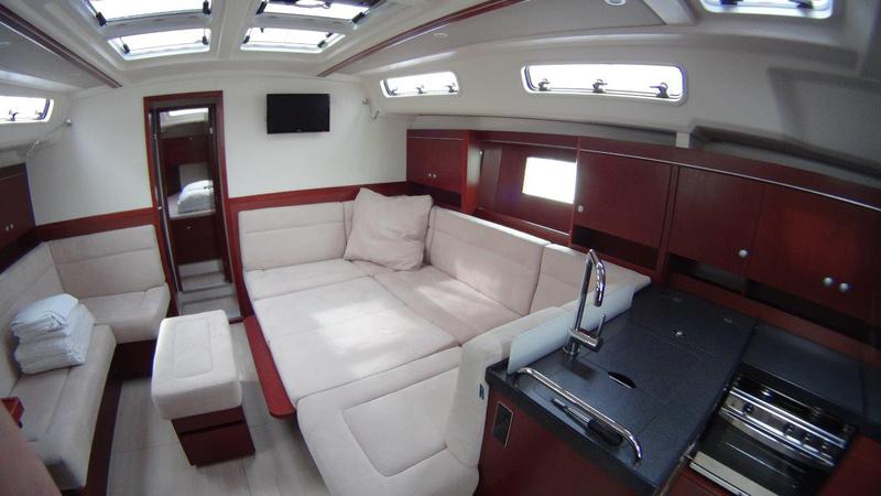Book yachts online - sailboat - Hanse 455 - Beata - rent