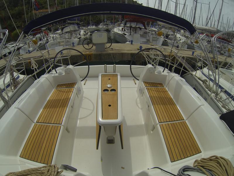 Book yachts online - sailboat - Dufour 382 Grand Large - Gangaro - rent