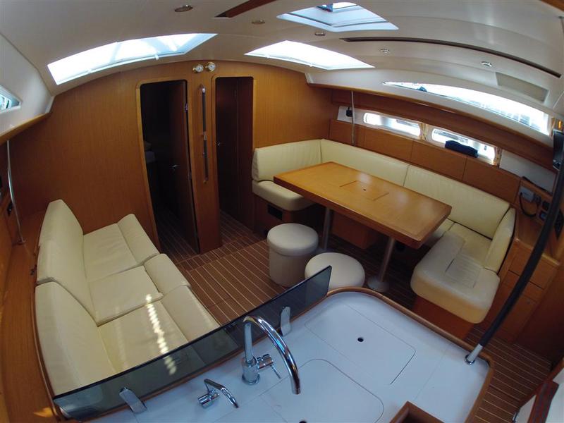 Book yachts online - sailboat - Jeanneau 53 - Merlot - rent