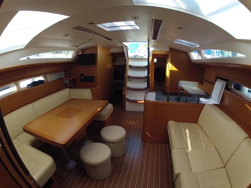 Book yachts online - sailboat - Jeanneau 53 - Merlot - rent
