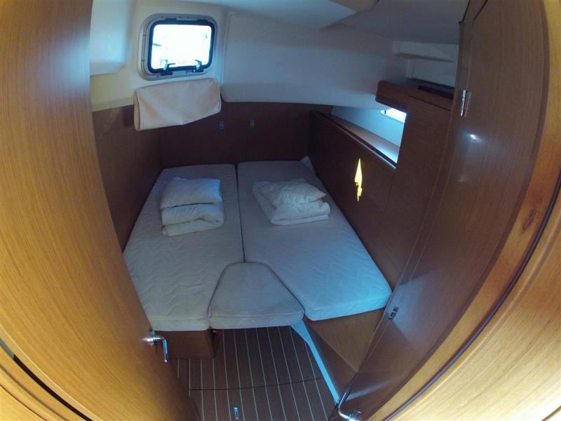 Book yachts online - sailboat - Jeanneau 53 - Merlot - rent
