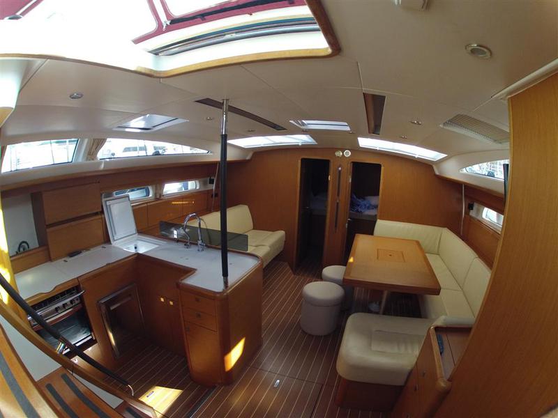 Book yachts online - sailboat - Jeanneau 53 - Merlot - rent