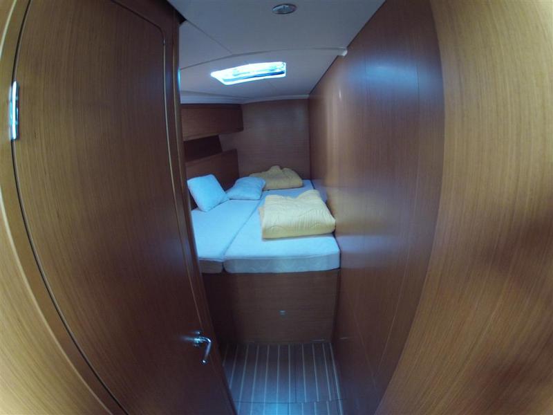 Book yachts online - sailboat - Jeanneau 53 - Merlot - rent