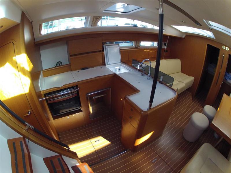 Book yachts online - sailboat - Jeanneau 53 - Merlot - rent