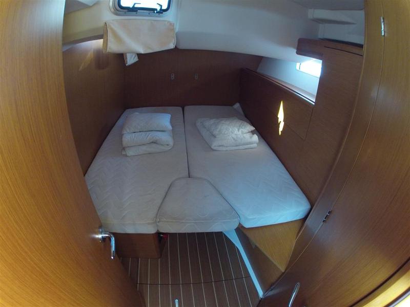 Book yachts online - sailboat - Jeanneau 53 - Merlot - rent