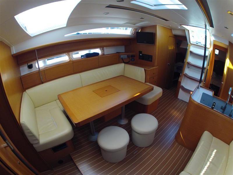 Book yachts online - sailboat - Jeanneau 53 - Merlot - rent