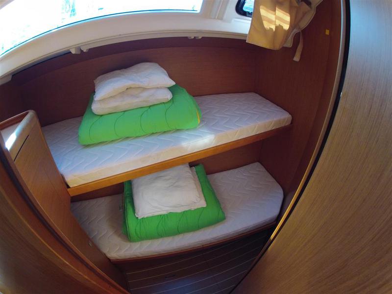 Book yachts online - sailboat - Jeanneau 53 - Merlot - rent
