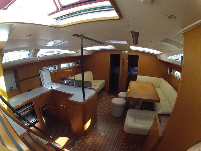 Book yachts online - sailboat - Jeanneau 53 - Merlot - rent