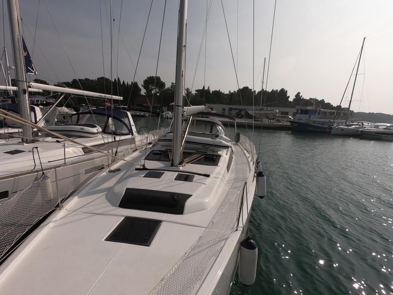 Book yachts online - sailboat - Dufour 430 Grand Large - Levan - rent