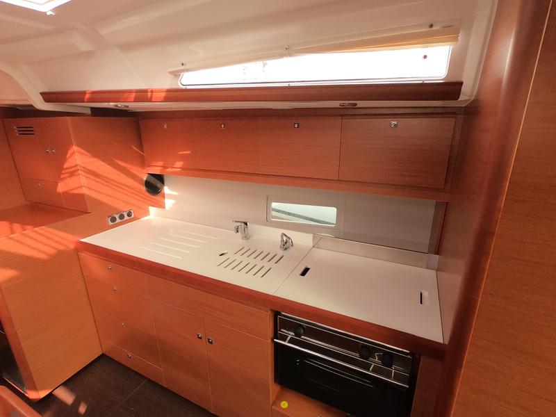 Book yachts online - sailboat - Dufour 430 Grand Large - Levan - rent