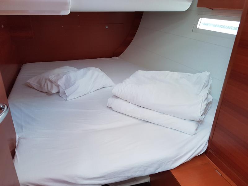 Book yachts online - sailboat - Dufour 412 Grand Large - Apus - rent