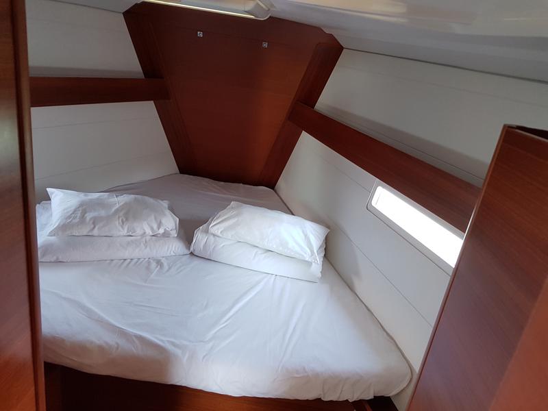 Book yachts online - sailboat - Dufour 412 Grand Large - Apus - rent