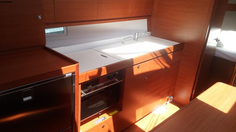 Book yachts online - sailboat - Dufour 382 Grand Large - Ceja - rent