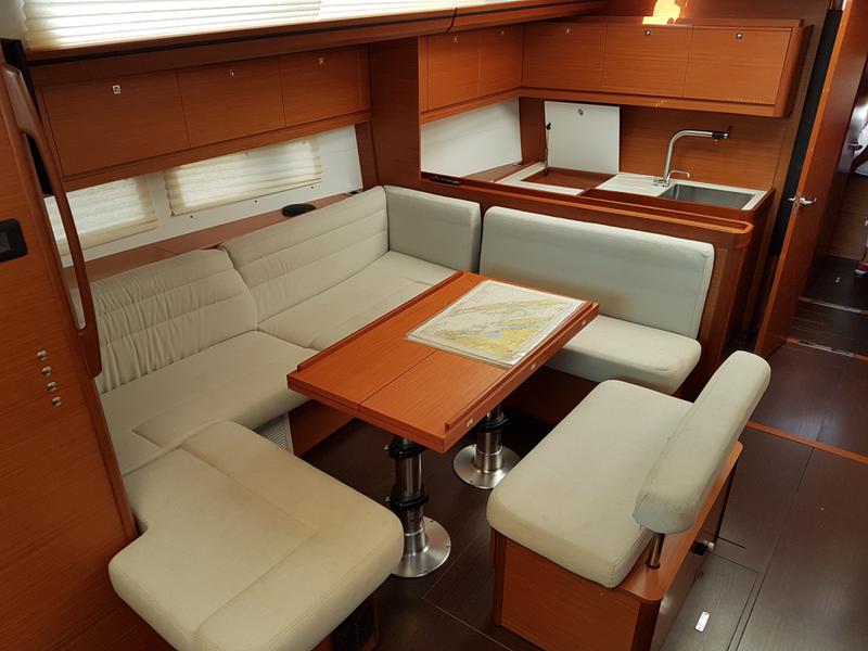 Book yachts online - sailboat - Dufour 512 Grand Large - Hera - rent