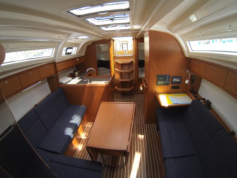 Book yachts online - sailboat - Bavaria Cruiser37 - Dora - rent