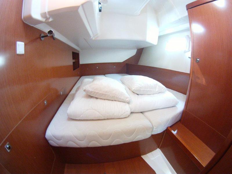 Book yachts online - sailboat - Oceanis 45 - Cabernet - rent