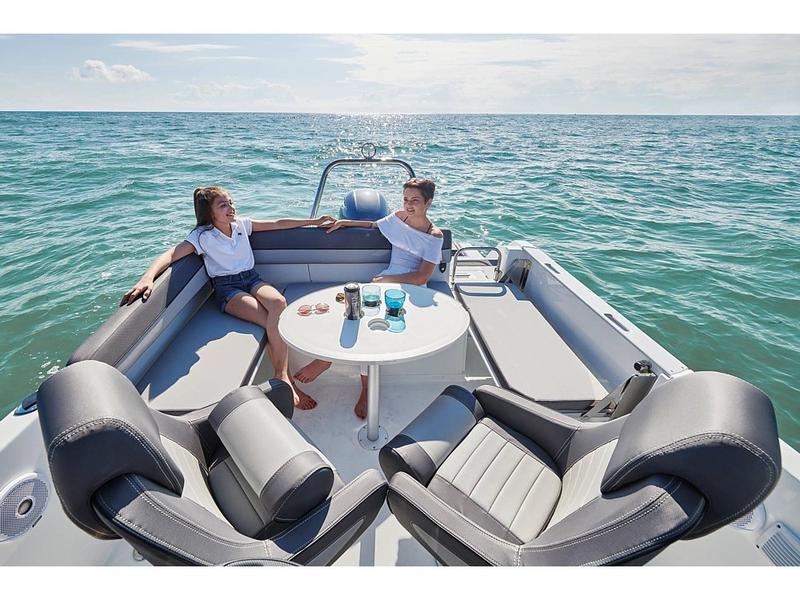 Book yachts online - motorboat - Jeanneau Cap Camarat 6.5 CC - Cap Camarat 6.5 CC series 3 - rent
