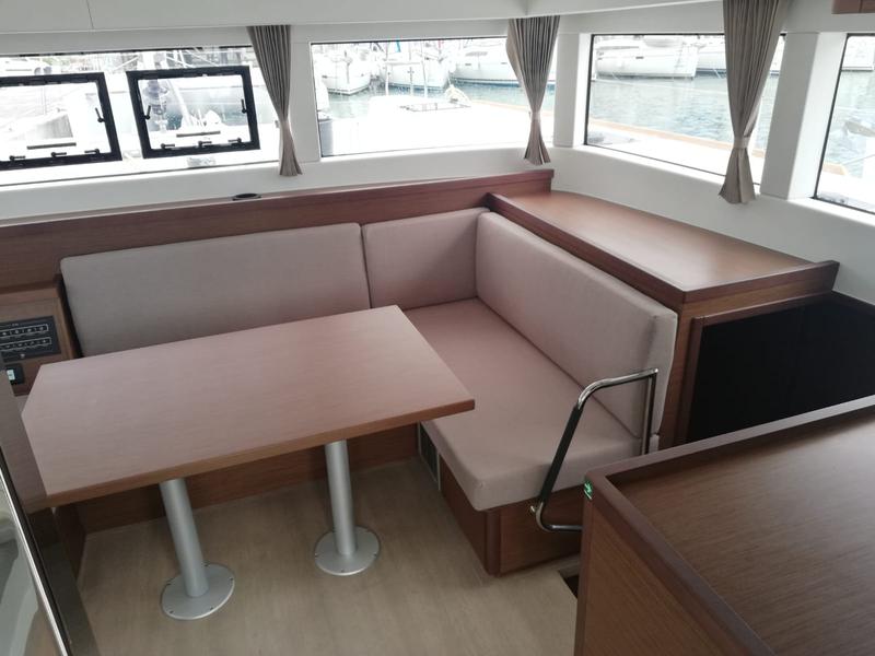 Book yachts online - catamaran - Lagoon 40 - Adriana - rent