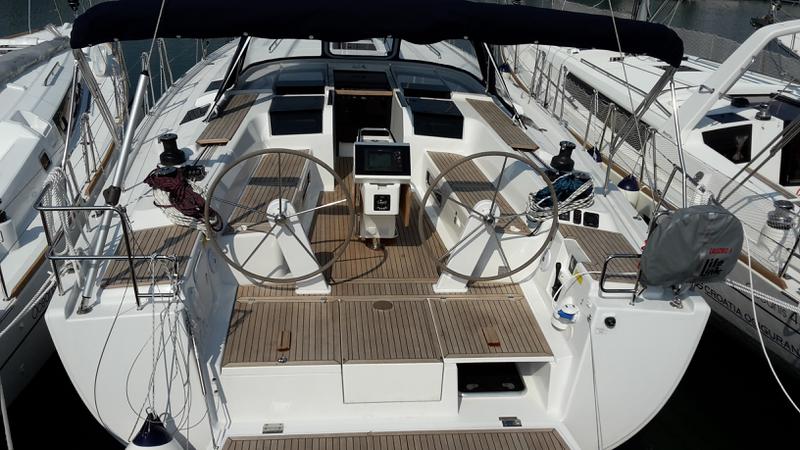 Book yachts online - sailboat - Hanse 505 - Figarola - rent