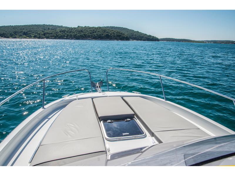 Book yachts online - motorboat - Jeanneau Cap Camarat 9.0 WA - Cap Camarat 9.0 WA - rent