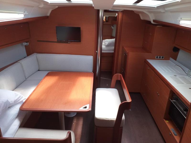 Book yachts online - sailboat - Dufour 430 Grand Large - Fenera - rent