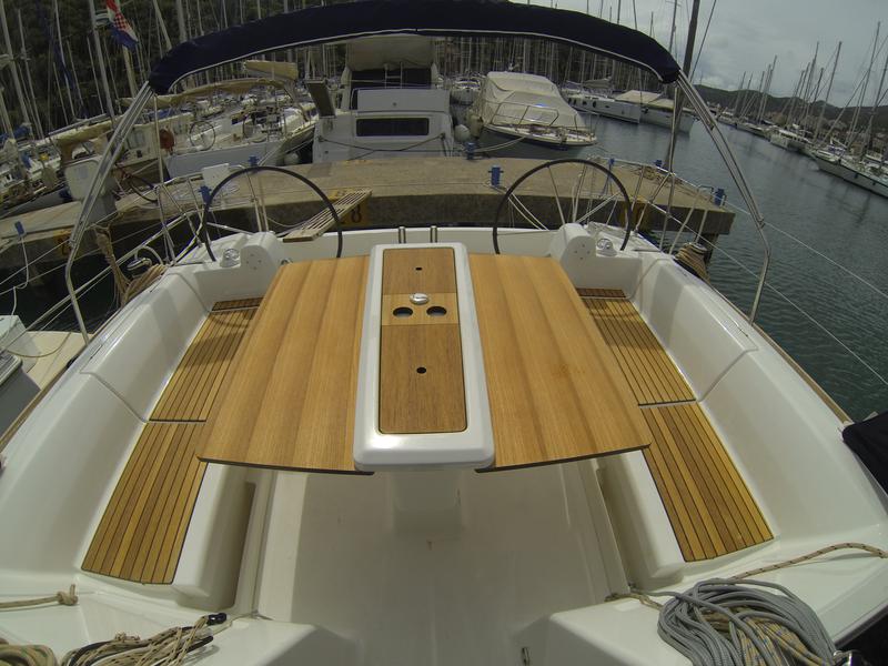 Book yachts online - sailboat - Dufour 410 Grand Large - Dolin - rent