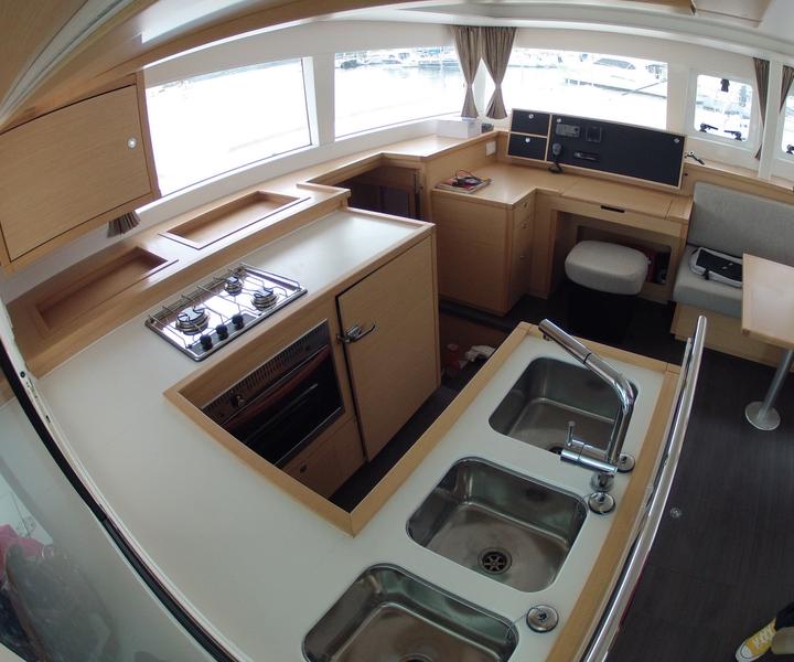 Book yachts online - catamaran - Lagoon 450 - Bevanda - rent