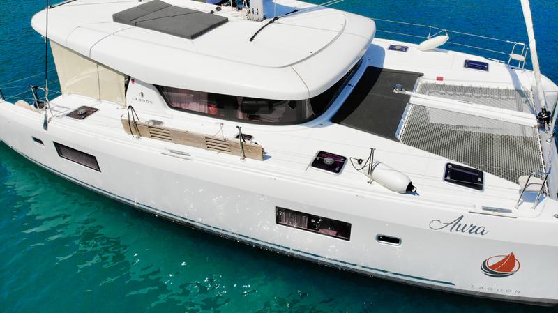 Book yachts online - catamaran - Lagoon 42 - Aura (skippered) - rent