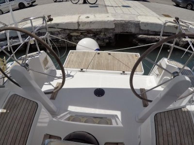 Book yachts online - sailboat - Bavaria 37 - Iwona - rent