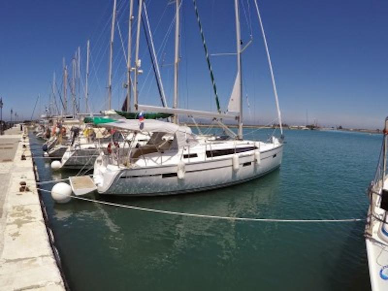 Book yachts online - sailboat - Bavaria 37 - Iwona - rent