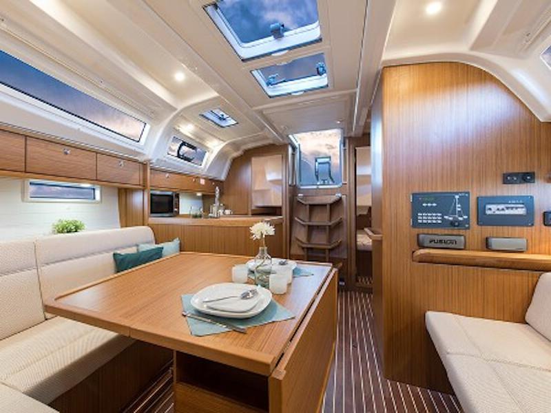 Book yachts online - sailboat - Bavaria 37 - Eugenia - rent
