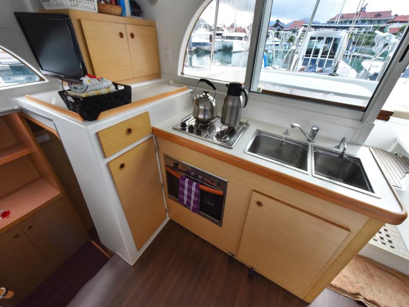 Book yachts online - catamaran - Lagoon 380 - Magikal - rent