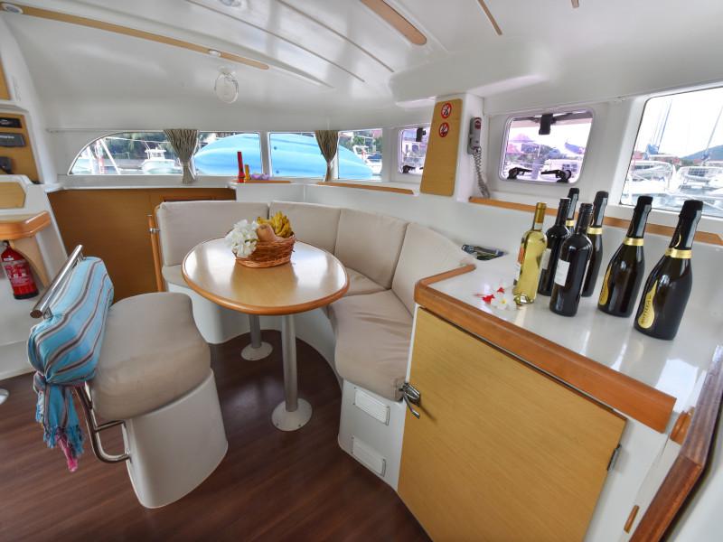 Book yachts online - catamaran - Lagoon 380 - Magikal - rent