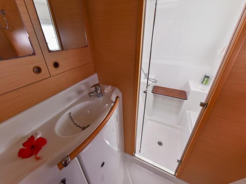 Book yachts online - catamaran - Lagoon 380 - Magikal - rent