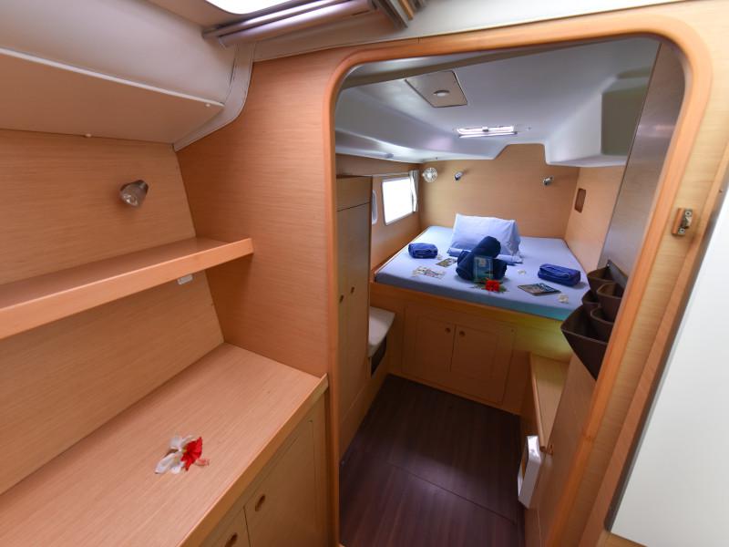 Book yachts online - catamaran - Lagoon 380 - Magikal - rent