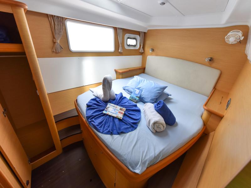 Book yachts online - catamaran - Lagoon 440 - Mystikal - rent